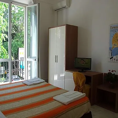 Otel Derna Viareggio
