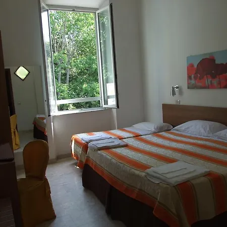 Hotell Derna Viareggio