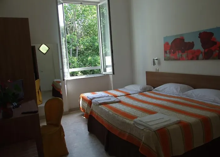Hotell Derna Viareggio